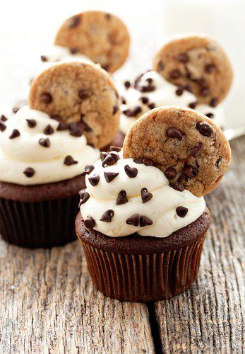 Cupcake com cookies.