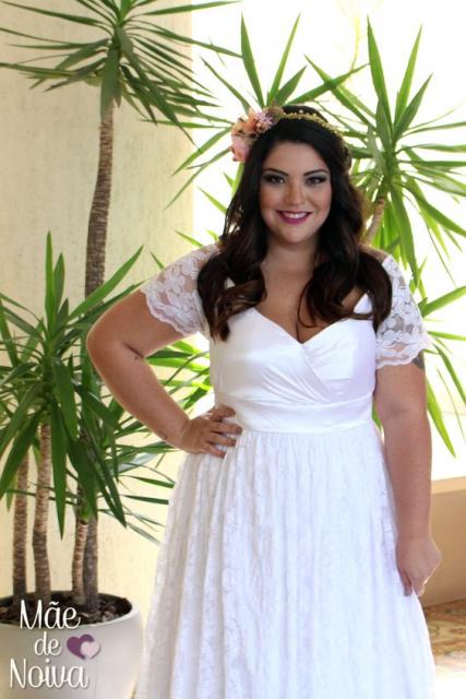 Vestido com manga curta.