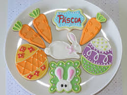 Biscoitos Decorados de Páscoa no formato de cenourinhas