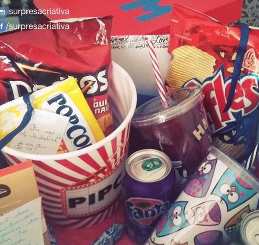 Cesta Dia dos Namorados com copo personalizado