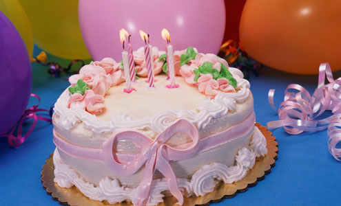 Como Fazer Bolo de Aniversário decorado com laço rosa de pasta americana e chantilly