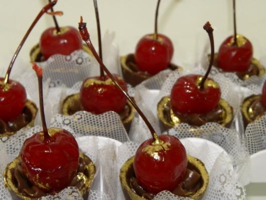 Copinho de Chocolate com cereja mousse de chocolate