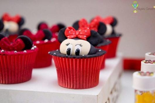 cupcake de pasta americana Minnie vermelha