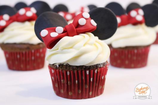 cupcake chantilly Minnie vermelha