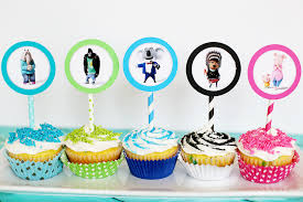 Cupcakes Decorados com topper de personagens infantis