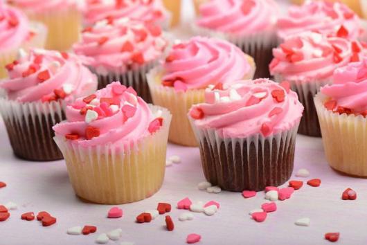 Cupcakes Decorados com chantilly rosa