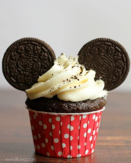 Cupcakes Decorados do Mickey com biscoito