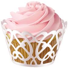 Cupcakes Decorados com wrapper branco de arabesco