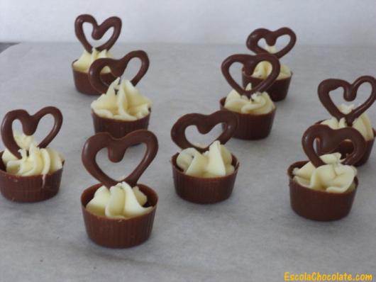 Doces para Casamento gourmet cestinha de chocolate com mousse de limão e escultura de chocolate