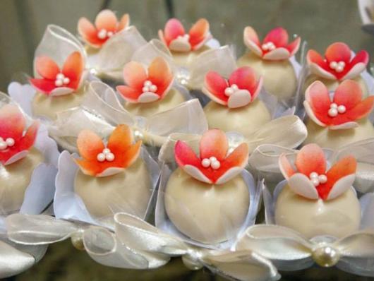 Doces para Casamento gourmet trufa decorada com flor