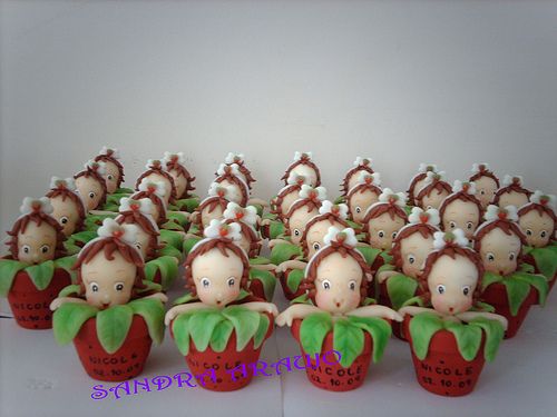 Lembrancinha da Moranguinho em biscuit enfeite decorativo para quarto