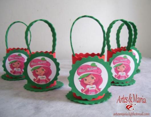 Lembrancinha da Moranguinho em EVA cestinha porta guloseimas