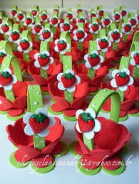 Lembrancinha da Moranguinho em EVA cestinha porta bombom