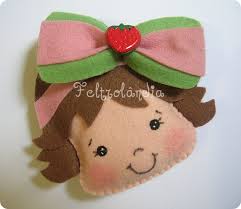 Lembrancinha da Moranguinho em feltro chaveirinho com rostinho da personagem