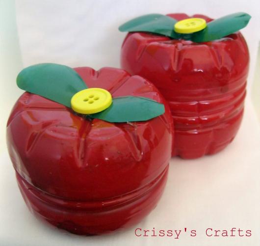 Lembrancinha Dia das Mães com garrafa pet mini maçã