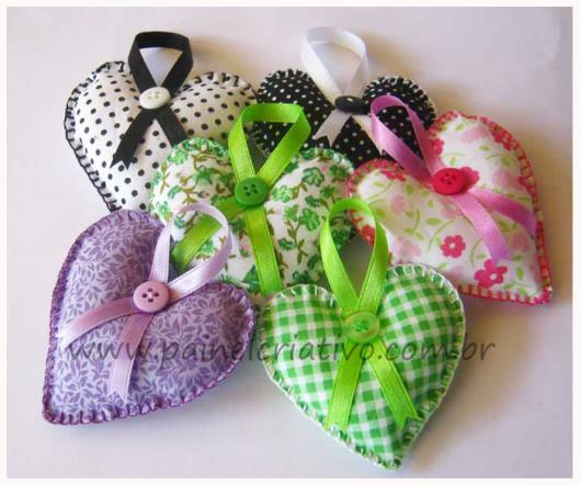 Lembrancinha Dia das Mães em tecido chaveiro formato de coração