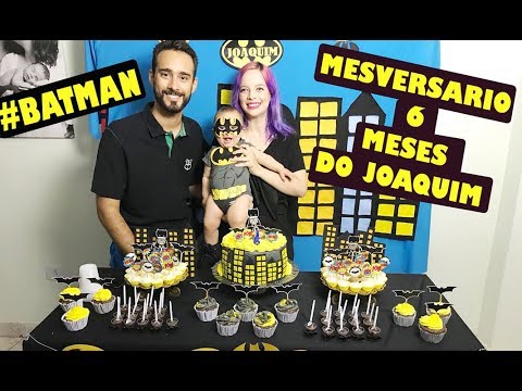 Mesversário decoração do Batman com painel de papel
