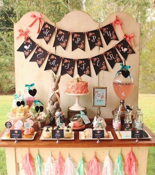 Mesversário decoração Pácoa com coelinhos de felltro