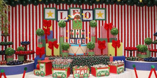 Mesversário decoração Natal com pinel vermelho e branco