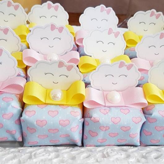 Mesversário lembrancinha tema nuvem caixinha de doces
