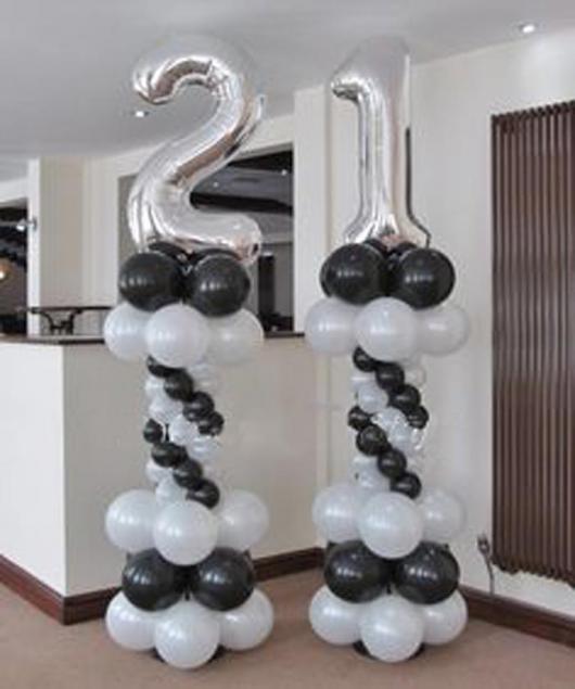 Balões de Festa com formato de número em escultura de bexigas