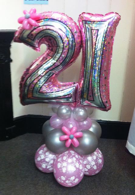Balões de Festa rosas e pratas com formato de número