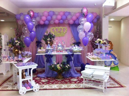 Balões Metalizados em decoração de festa com tema Princesa Sofia