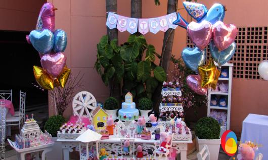 Balões Metalizados em decoração de festa com tema Pepa Pig