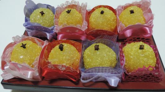 beijinho com abacaxí decorado com cravo