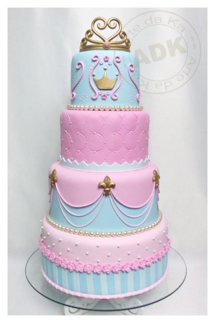 Bolo da Cinderela azul e rosa com 4 andares