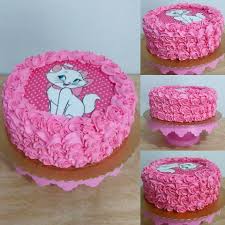 Bolo da Gatinha Marie com papel de arroz e chantilly pink