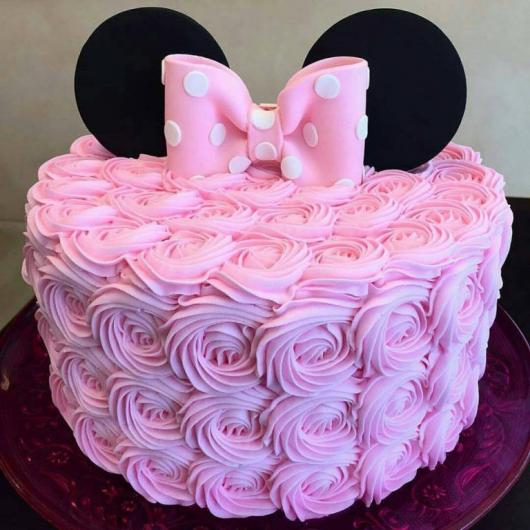 Bolo de Aniversário Infantil da Minnie rosa com chantilly