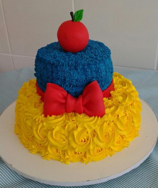 Bolo de Aniversário Infantil Branca de Neve com 2 andares
