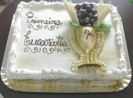 Bolo de Primeira Comunhão quadrado com cálice dourado