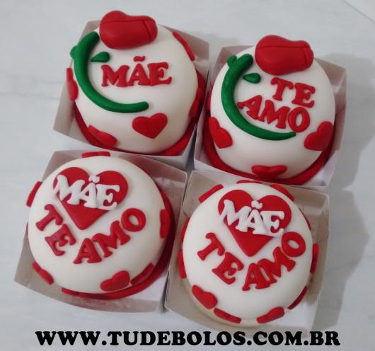 Bolo Dia das Mães mini bolo decorado com frase e coração