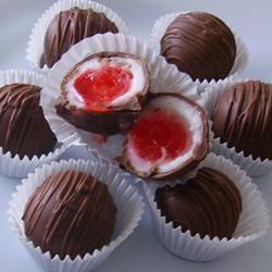 Bombons Finos para festa infantil com recheio de cereja