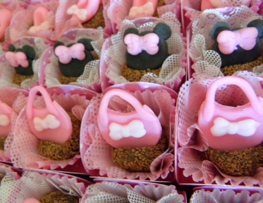 Bombons Finos para festa infantil com aplique da Minnie de pasta americana