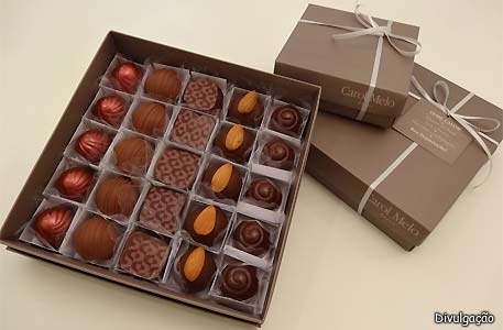 Bombons Finos para presente com noz em cima