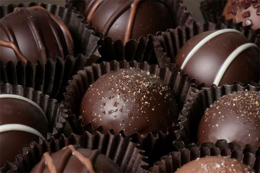 Bombons Finos para presente em forminhas marrons
