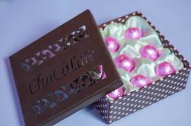 Bombons Finos para Páscoa com embalagem rosa