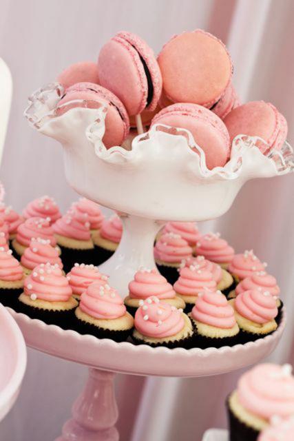 como fazer macarons rosa claro com recheio de chocolate