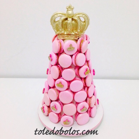 como fazer macarons rosa com detalhe de coroa
