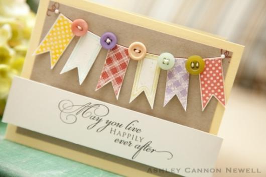 Convite Festa Junina scrap com mini varal de bandeirinhas e botões coloridos