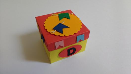 Convite Festa Junina com formato de caixa