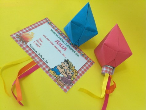 Convite Festa Junina com formato de balão