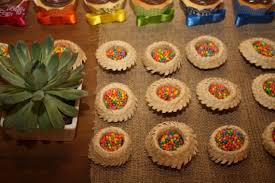 chapéu com bombons para decoração festa junina chique