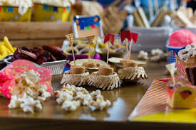 doces e salgados para decoração festa junina chique