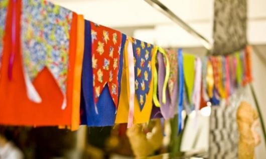  Decoração de Festa Junina Simples com bandeirinhas de tecido