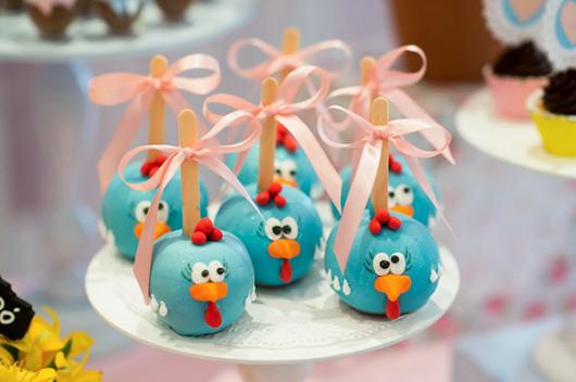 Doces Personalizados Galinha Pintadinha popcake