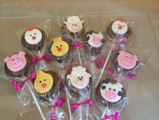 Doces Personalizados Fazendinha pirulito de chocolate com pintinho, porco e ovelha